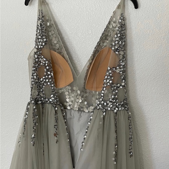 Beautiful formal grey dress - Picture 5 of 7